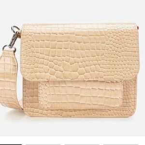 NWT HVISK Women's Cayman Pocket Cross Body Bag  purse - Light Beige